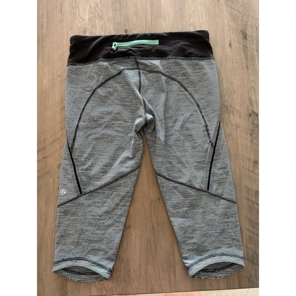 Lululemon Run Crop Cycling Leggings 16” SIZE 6 Green Space Dye
